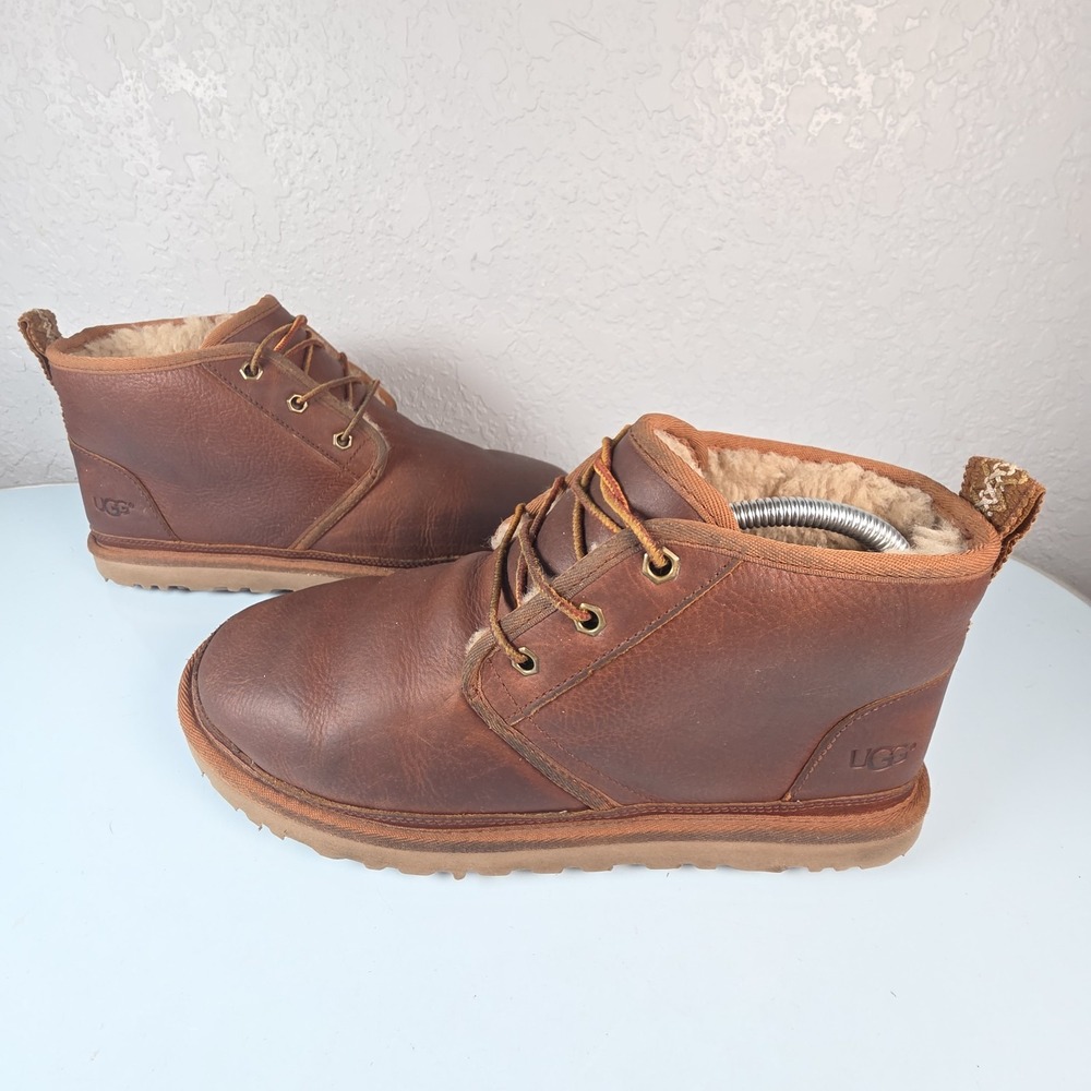 UGG Neumel Stout Leather Mens Size 9 Chestnut Chukka Lace Up Boots Shearling